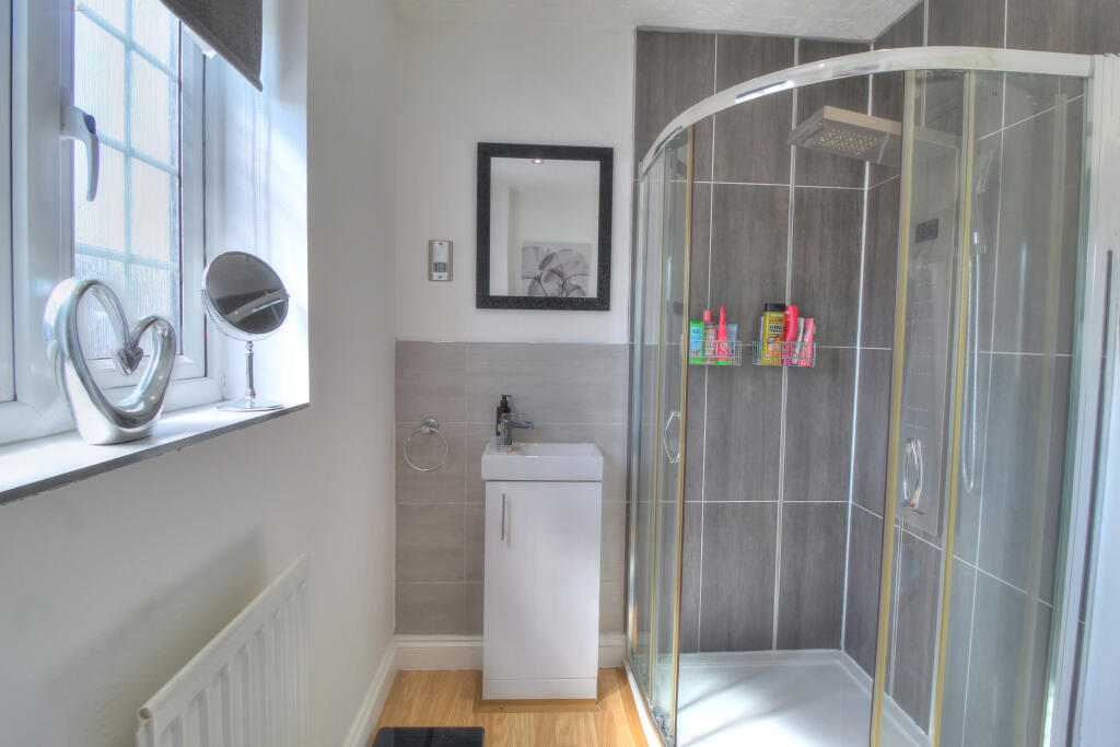 Bedroom 1 - Ensuite