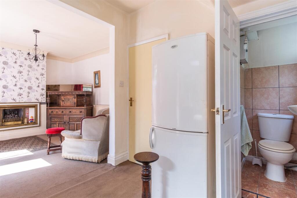 Sitting/Dining Room/WC