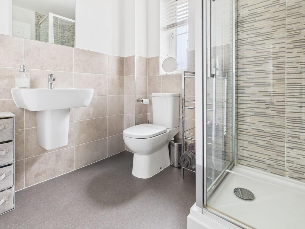 En-suite (Bedroom One)
