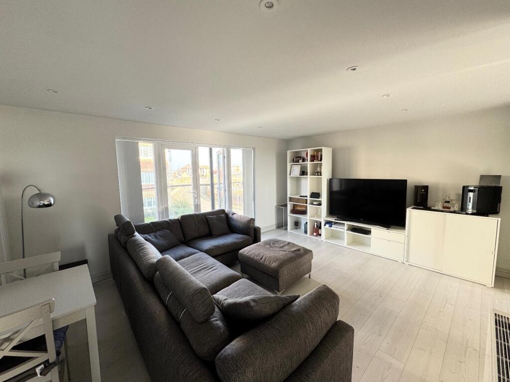 LOUNGE / SITTING AREA