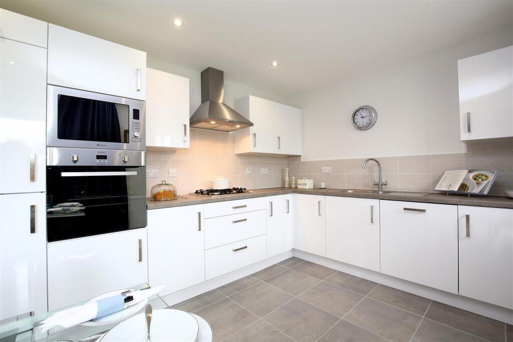 Kitchen/dining/family area