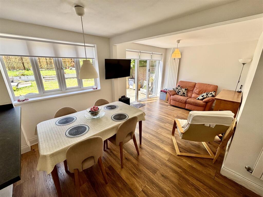 Open Plan Kitchen, Dining and Living Area