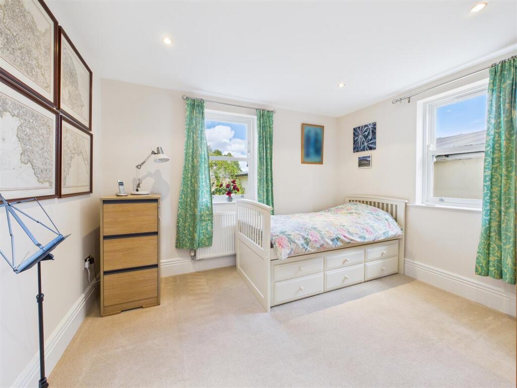 Spare Bedroom Westbourne.jpg