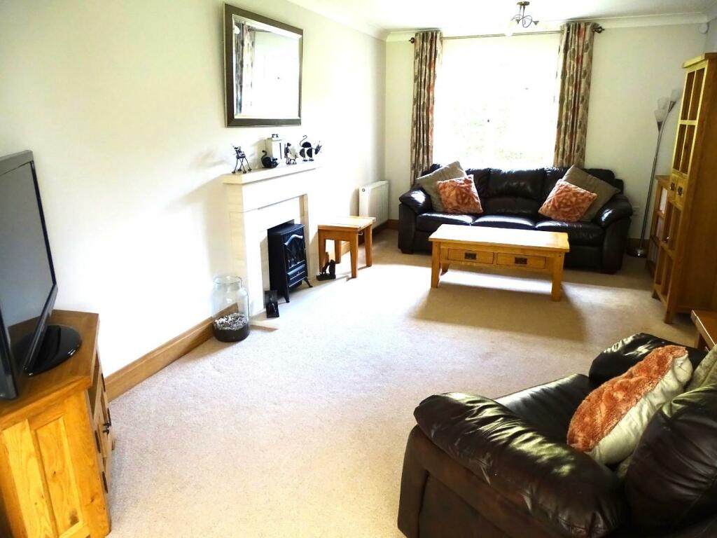 GOOD SIZE SITTING ROOM