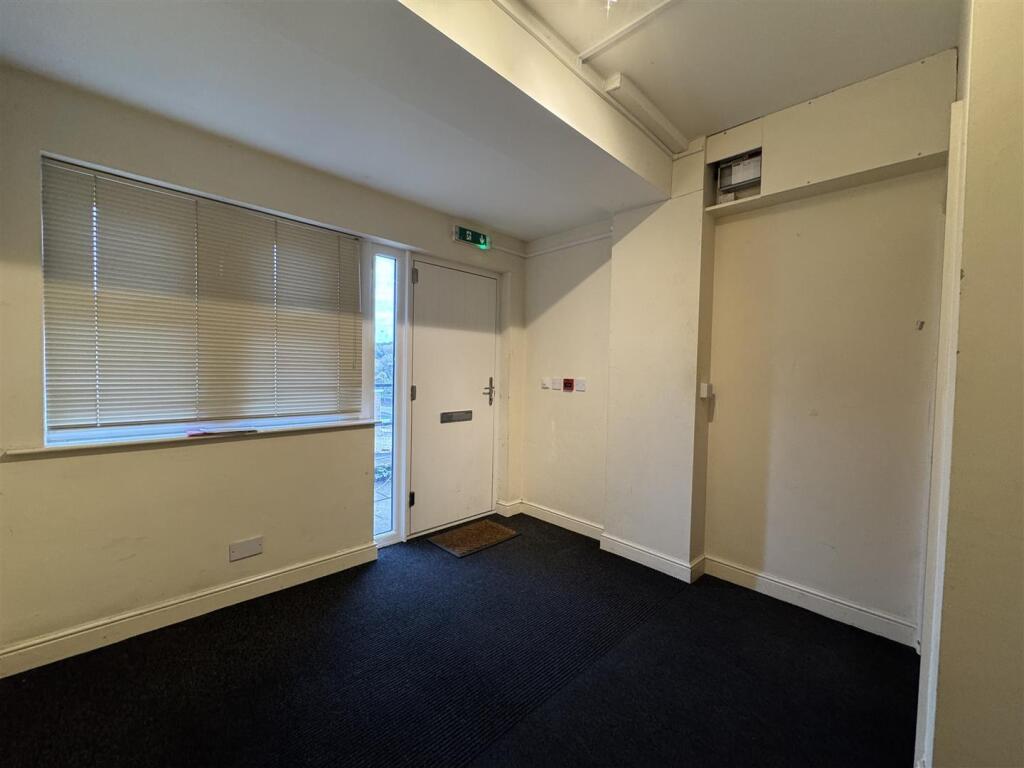 COMMUNAL HALLWAY