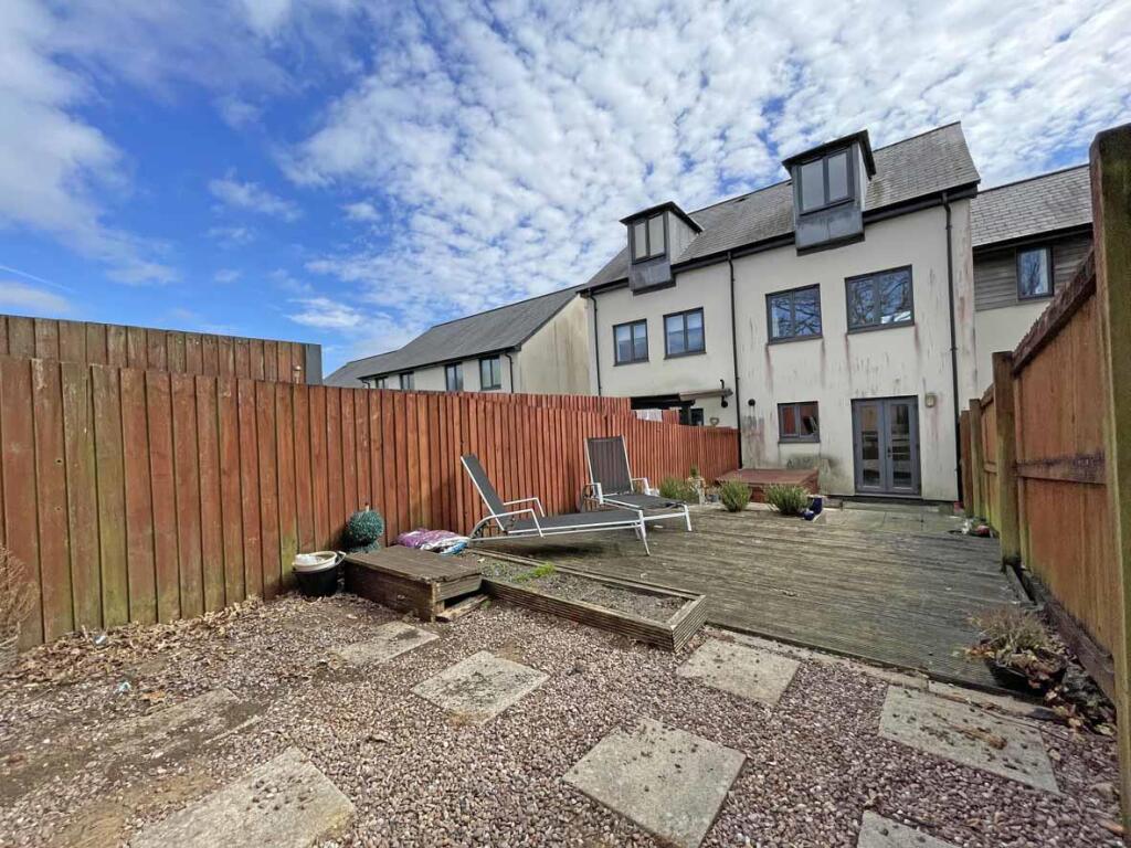 Cobham Close 31 Rear.jpg