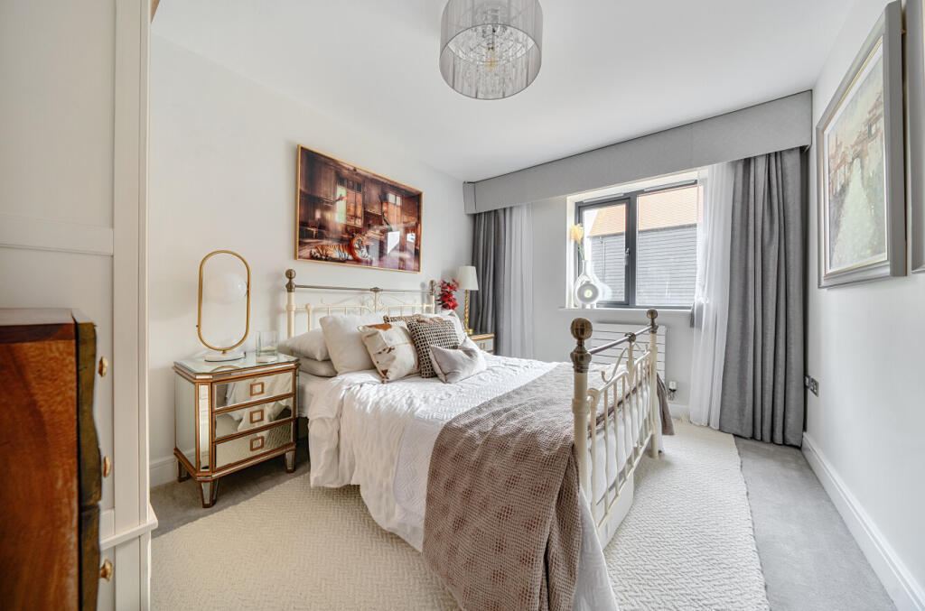 1304098-12-683f1c...