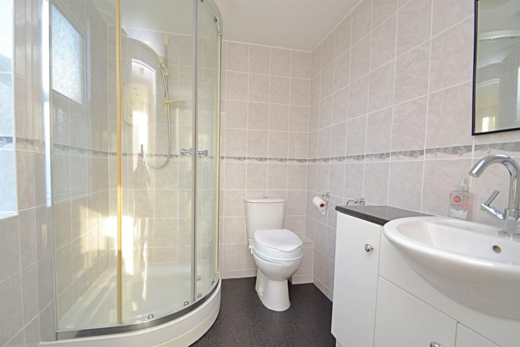 Annexe Shower Cloakr