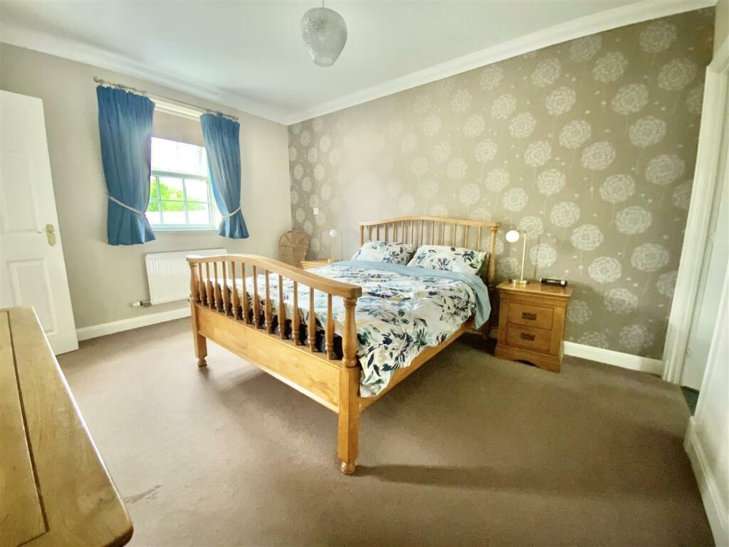 Master Bedroom (2nd Floor)