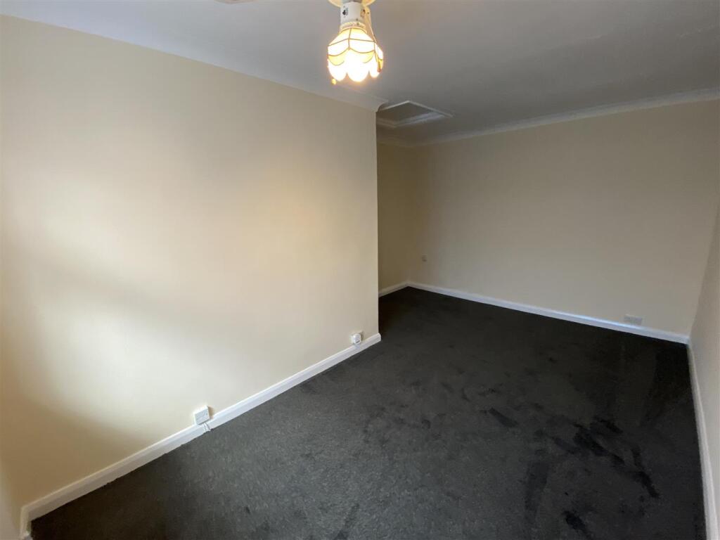 Bedroom no.2 rear double: