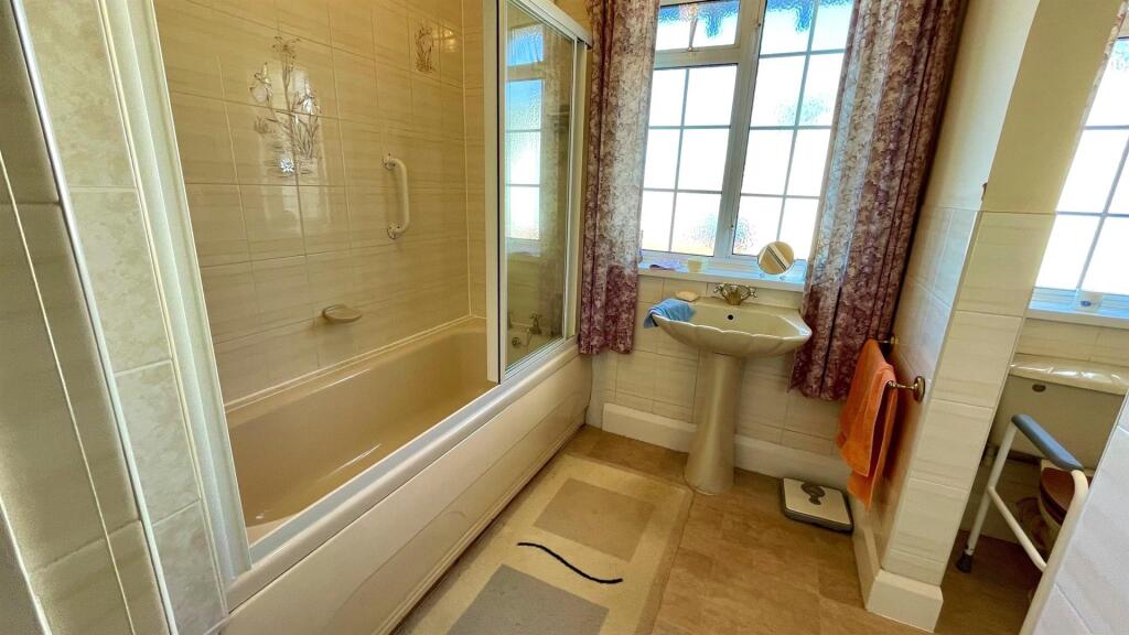 2-PIECE BATHROOM