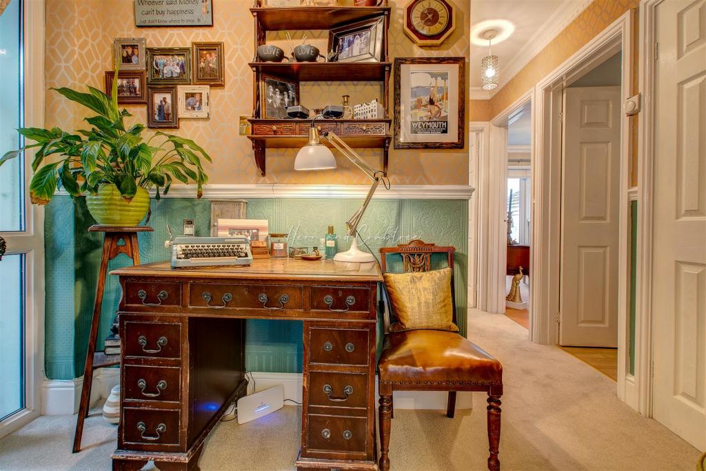 Elan Close, Aberdare, HernCrabtree (2).jpg