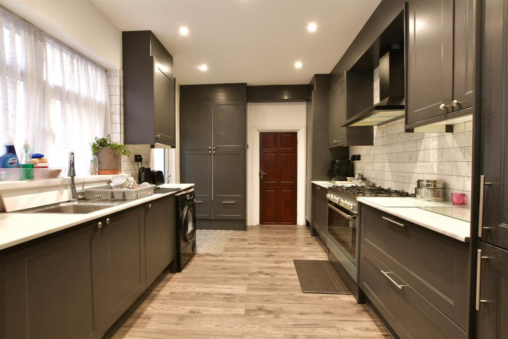 Kitchen/ Breakfast Room