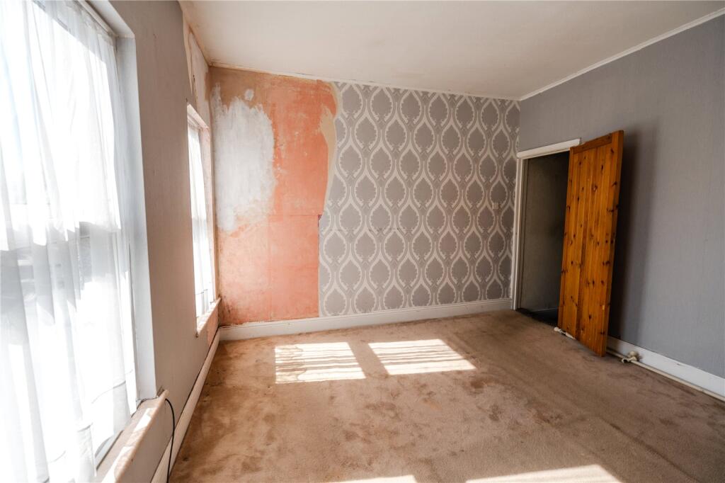 Bedroom 1 (2)