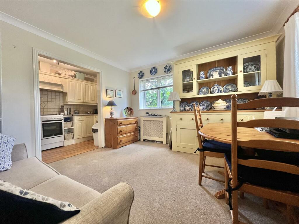 dining room.2.jpg