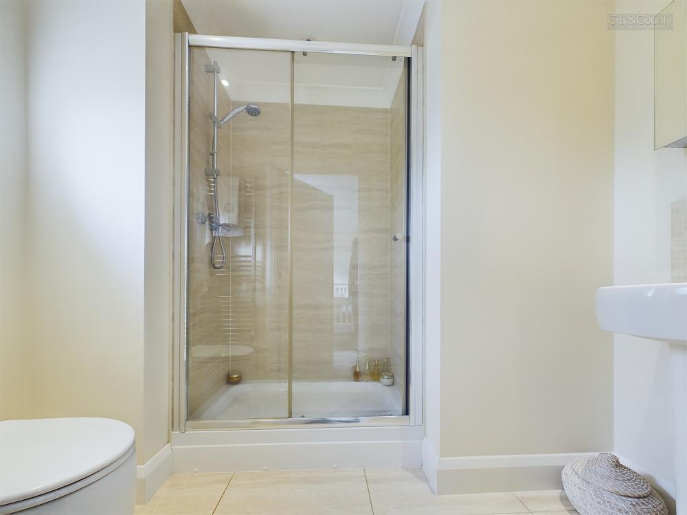 En-Suite To Master Bedroom