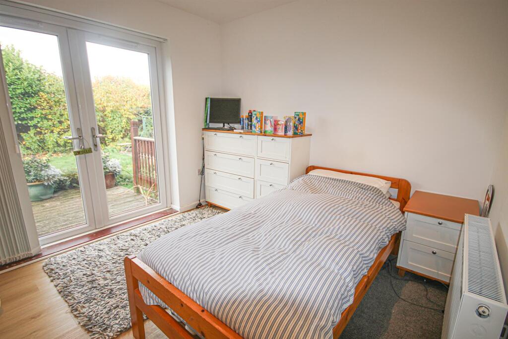 IMG_9848 sing bed.jpg