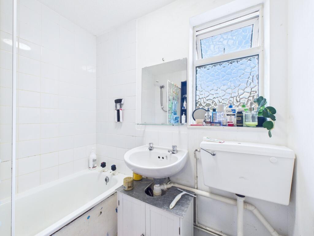 CAM01909G0-PR0346-STILL016