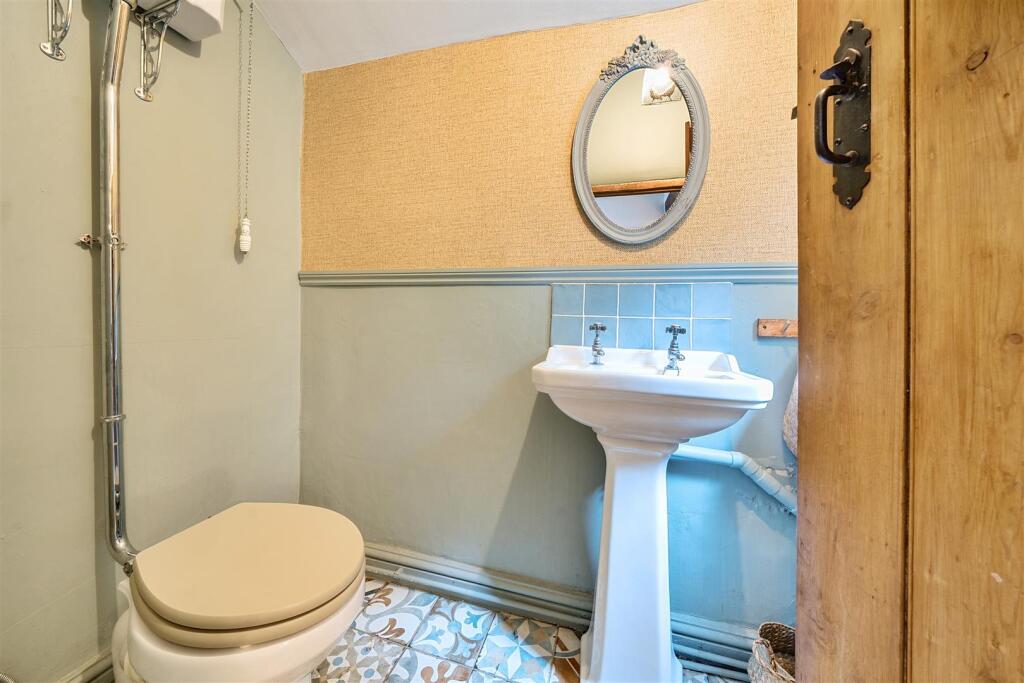 Cliff Hill Farm - Bed 2 Ensuite.jpg