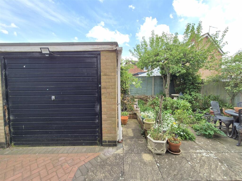 Detached Garage