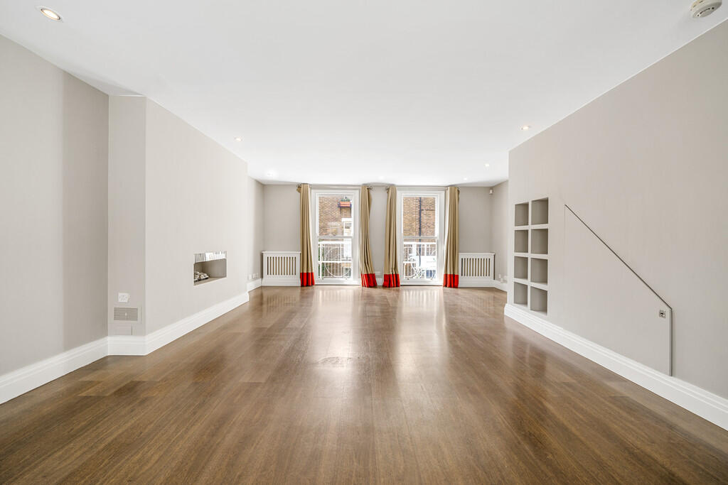 8 Coral Row, SW11...