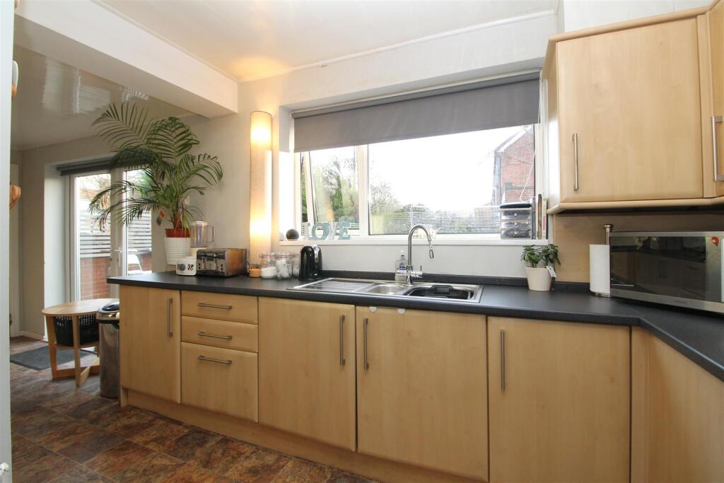 Breakfasting Kitchen