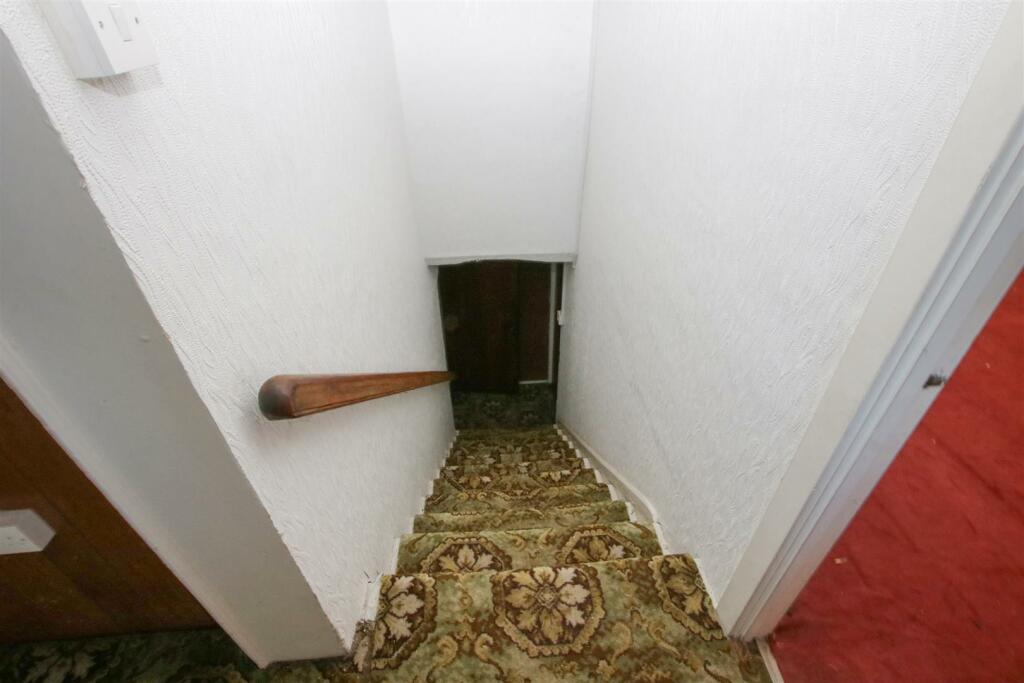 FIRST FLOOR LANDING