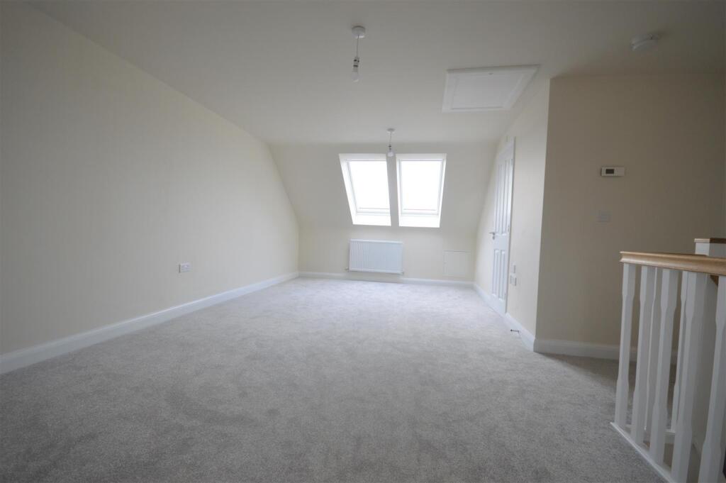 Master Bedroom (2).JPG