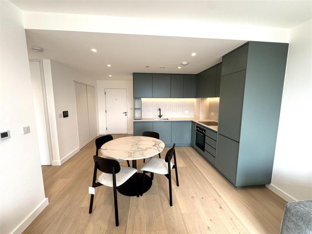 Dining area pic 2.jpeg