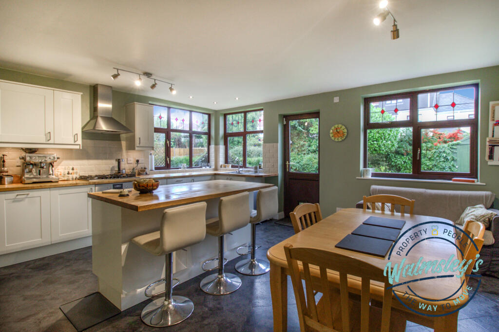 Kitchen dining &amp; family room 3