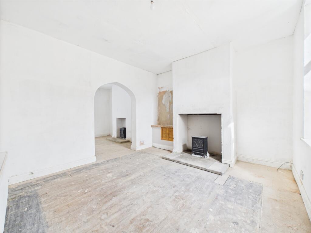 CAM02195G0-PR0073-STILL007