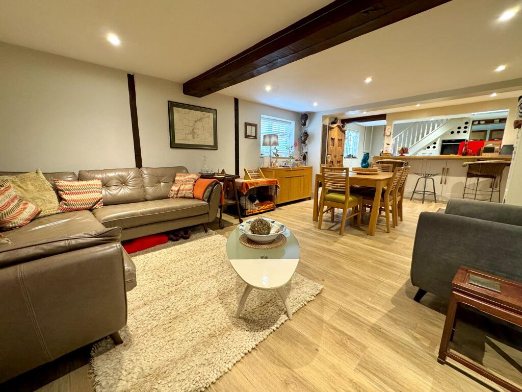 Lounge/ Diner - House