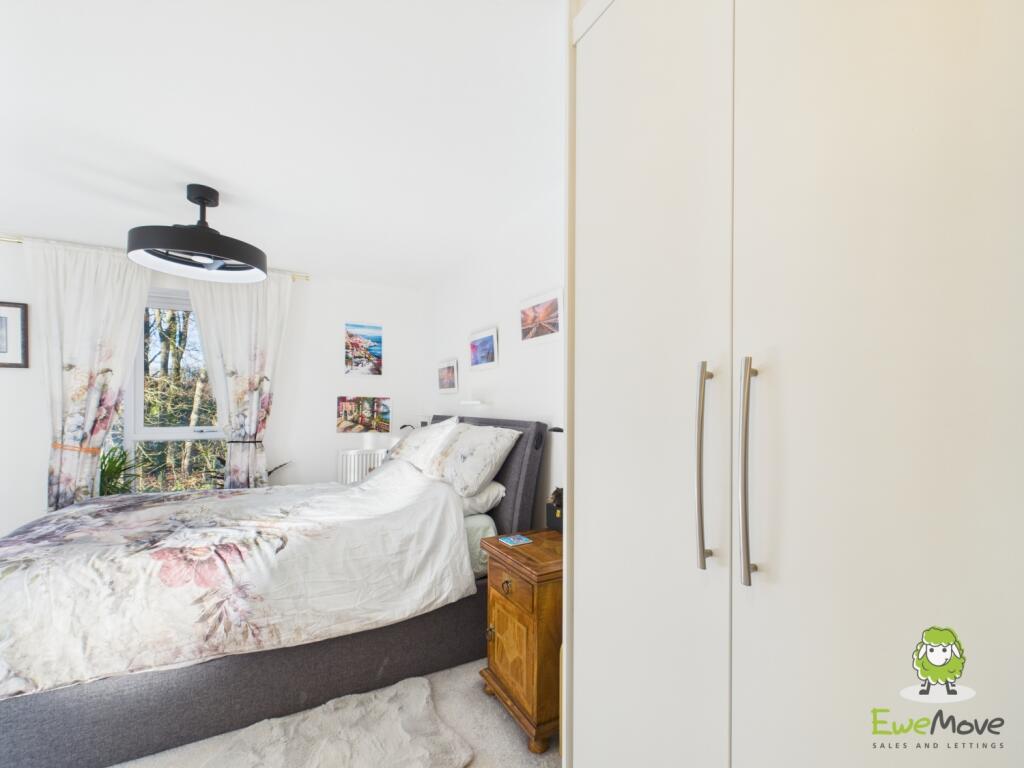 EweMove Estate Agents Basingstoke - Fairway Road 