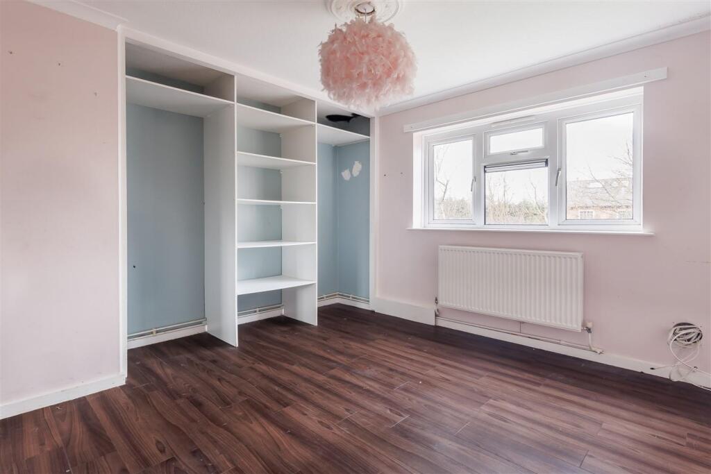 52 Rowley Mead  (4).jpg