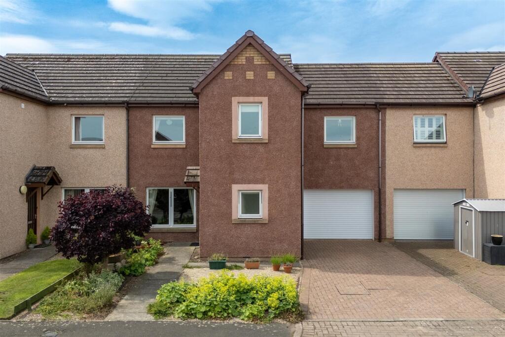2 Fairway Court-03.jpg