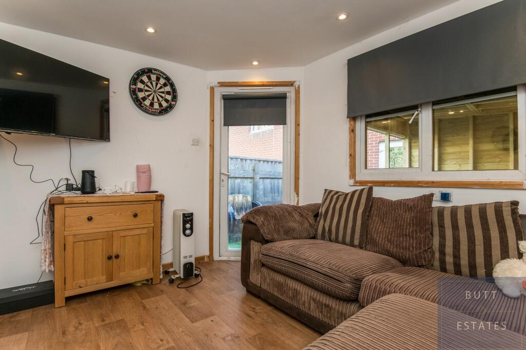 Outbuilding - Could Be A Home Office Or Gym