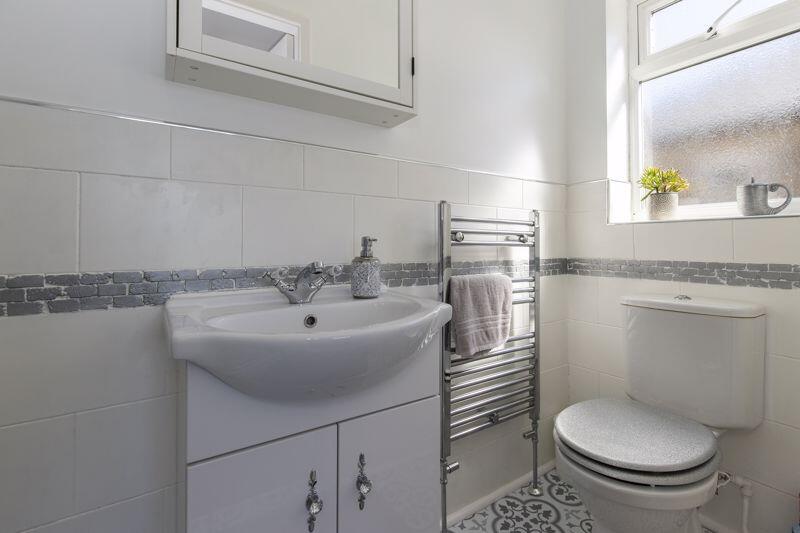 Bedroom 1 En-suite Shower