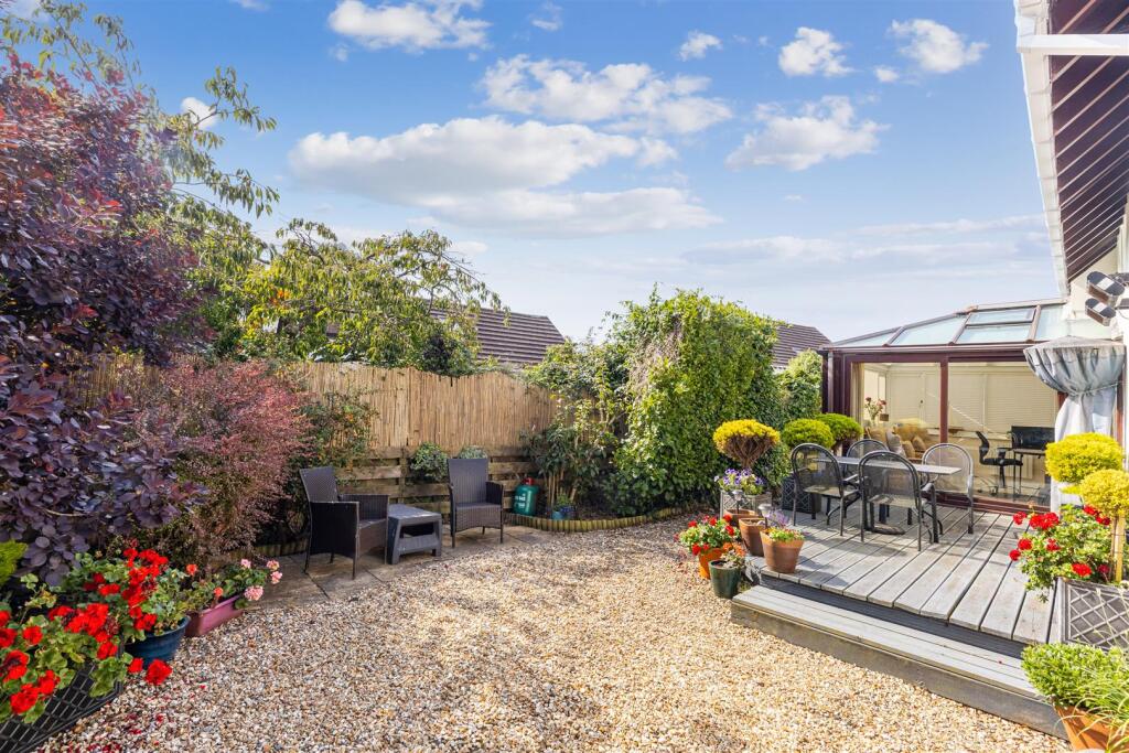 A06 - 14 Crestway, Strete - 250812.jpg