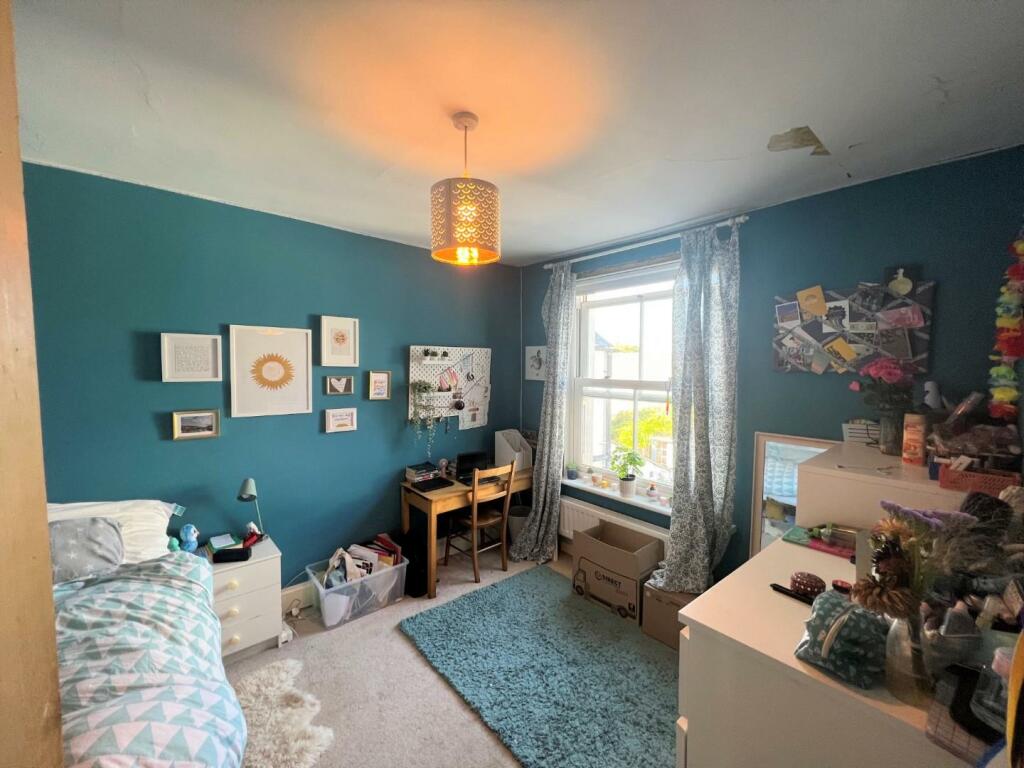 Bedroom 1.jpg