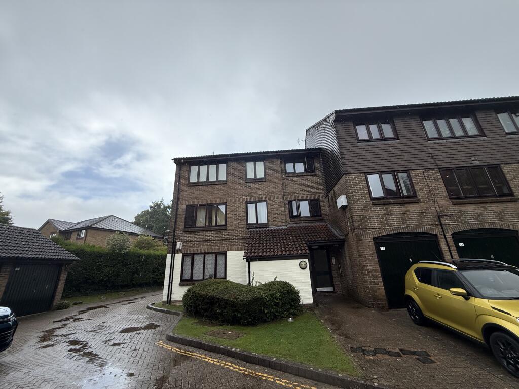 Connaught Gardens, Crawley