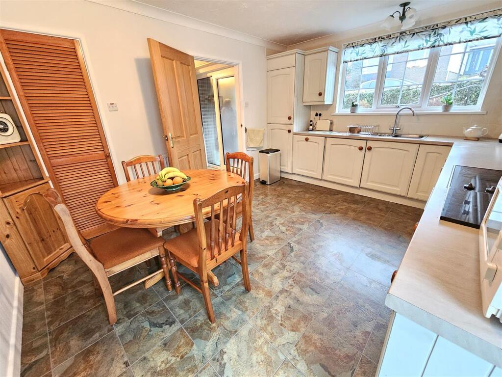 Dining Area.jpg