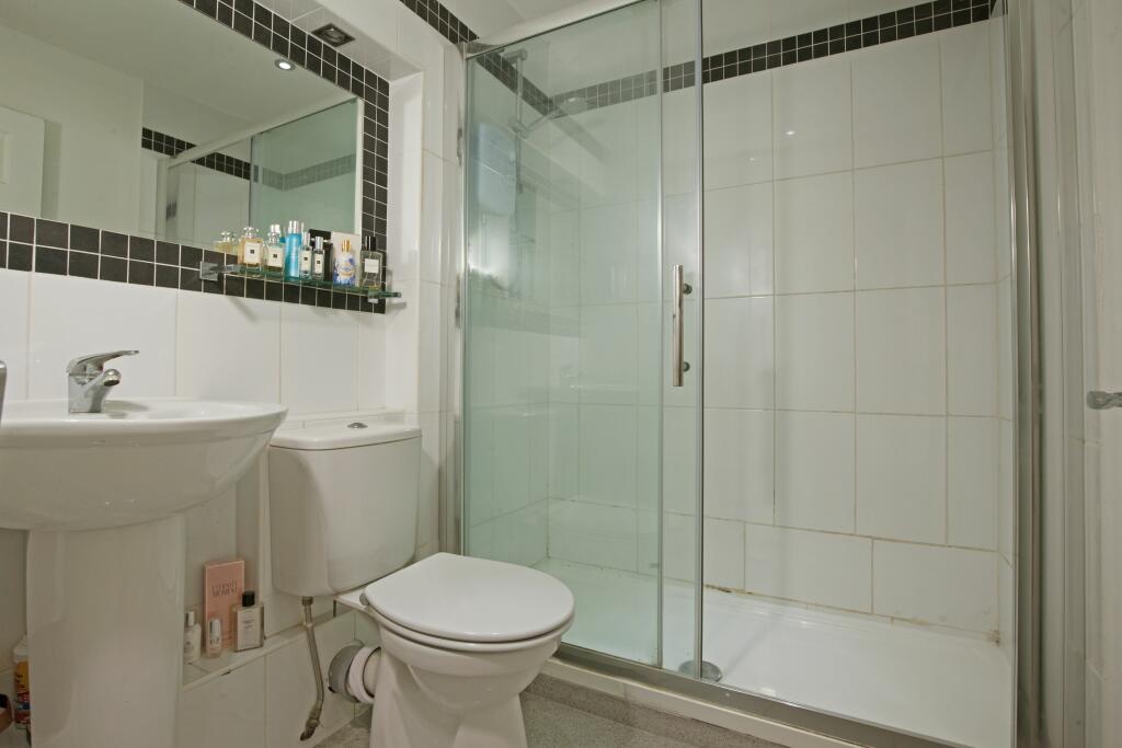 En-Suite to Master Bedroom