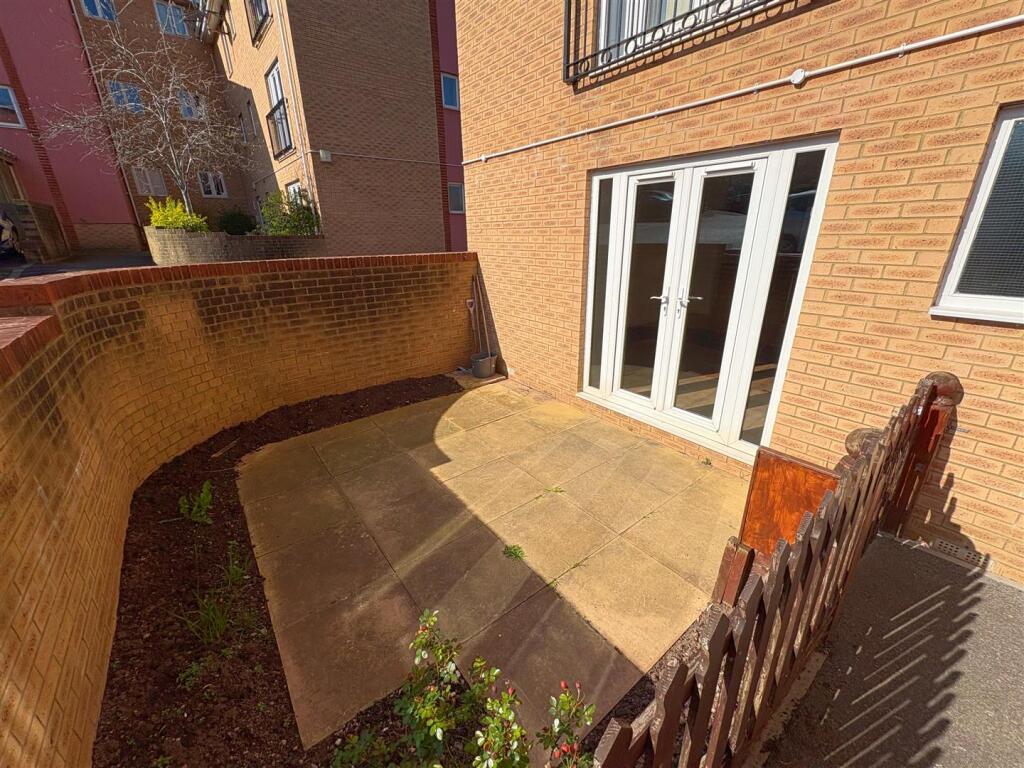 Private patio_garden.jpg