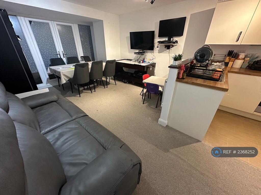 Diner/Kitchen Area