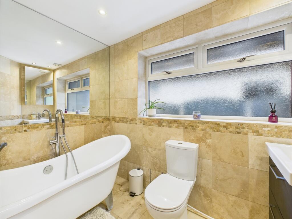 CAM03729G0-PR0082-STILL001