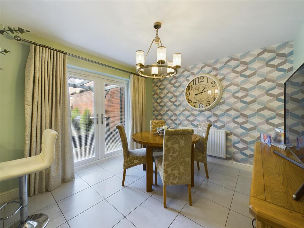 KITCHEN/ DINING ROOM