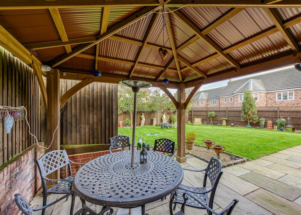 41 Kings Road-gdn2.jpg