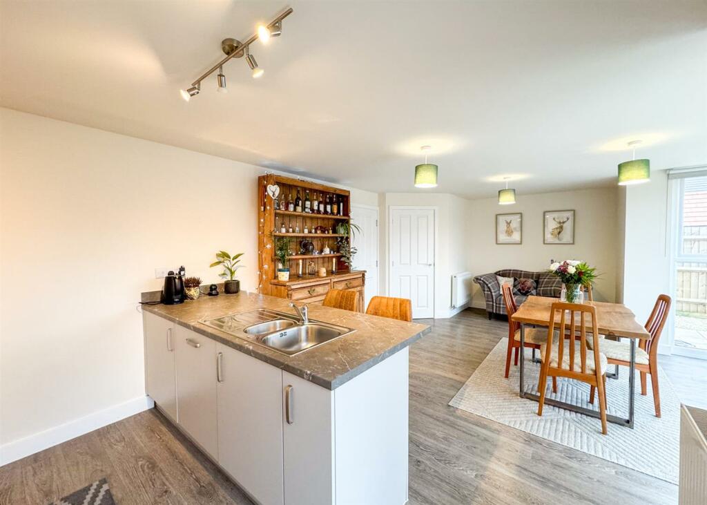 DINING KITCHEN