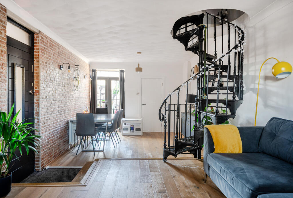 1384338-4-692ec29...