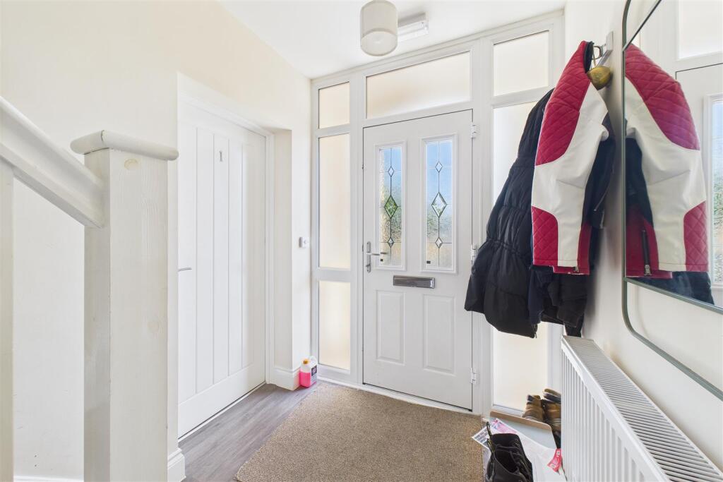 46 Frome Valley Road, Frenchay, Bristol BS16 1HE |